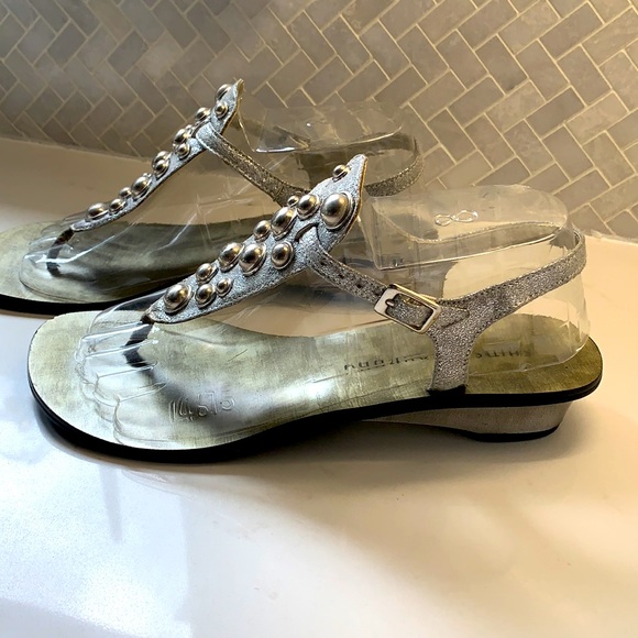 Ladies studded silver sandals by: Chinese Laundry - Picture 4 of 9
